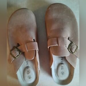 New, Never Worn Pair of Mens Size 8 Leather Slip on Tan Shoes